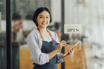 New Business owner getting help from marketing